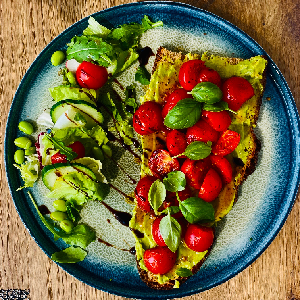 Avocado-Tomaten-Stulle