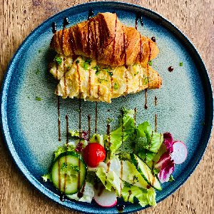 Croissant & Rührei